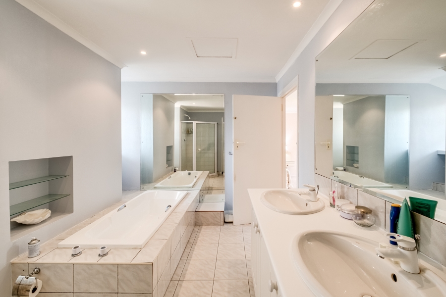3 Bedroom Property for Sale in Flamingo Vlei Western Cape
